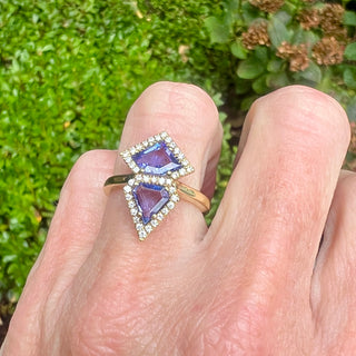 Gepmetric Shaped Tanzanite Kiss Ring