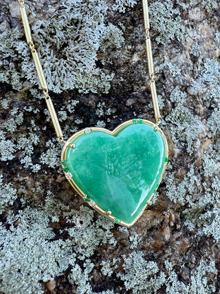 Heart Shaped Cabochon Emerald Sprinkle Necklace