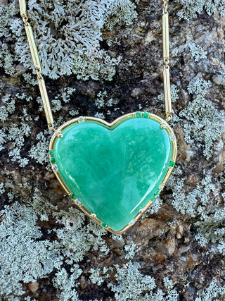 Heart Shaped Cabochon Emerald Sprinkle Necklace