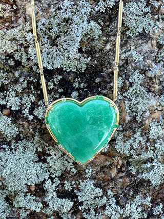 Heart Shaped Cabochon Emerald Sprinkle Necklace