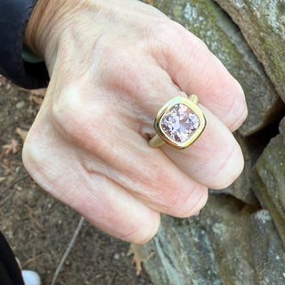 Cushion Cut Morganite Lisse Ring