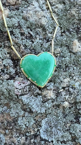 Heart Shaped Cabochon Emerald Sprinkle Necklace