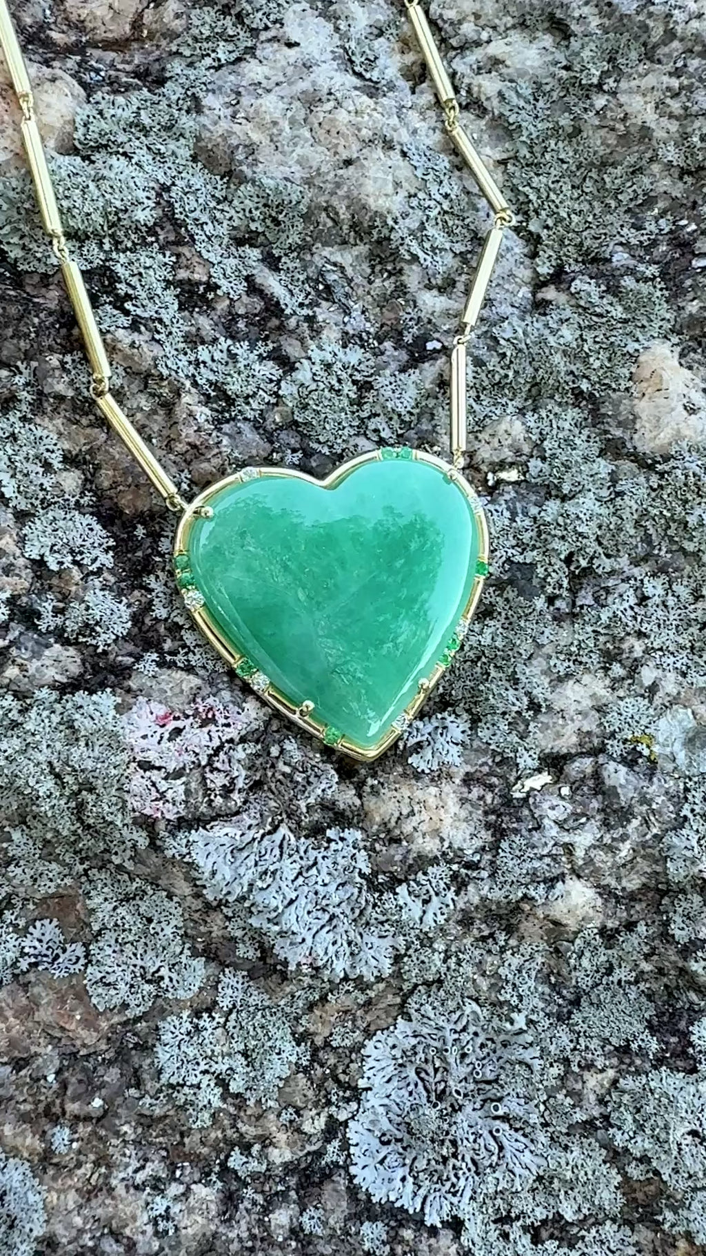 Heart Shaped Cabochon Emerald Sprinkle Necklace